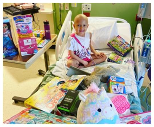 Photo of Giada in her hospital bed with her toys